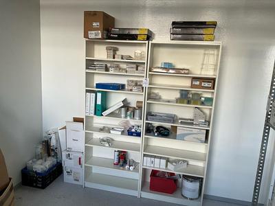 Overview picture of Lot of various laboratory consumables